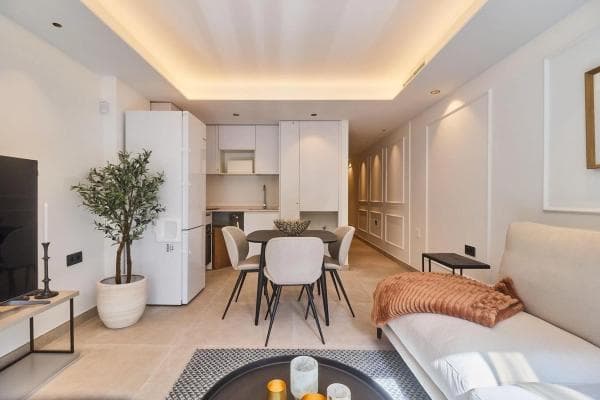 Apartment for sale in Avenida Condes de San Isidro, 14, Fuengirola thumbnail 2