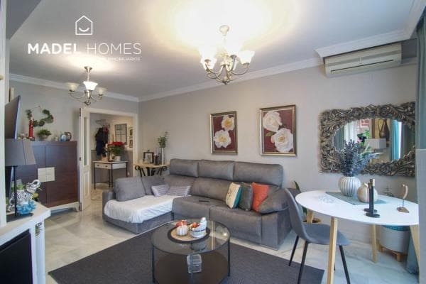 Piso en venta en Avenida Nuestro Padre Jesús Cautivo, Fuengirola
thumbnail 1