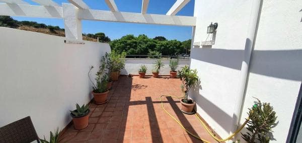 Chalet pareado en calle Eugenia de Montijo thumbnail 2