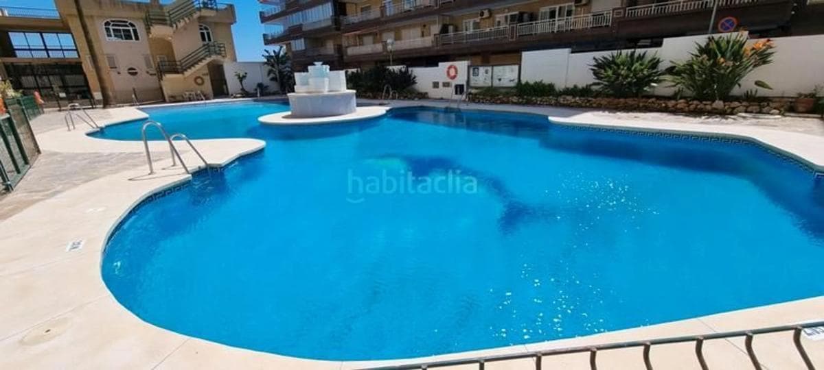 Sale of apartment in Calle las Deblas, Fuengirola
photo 2