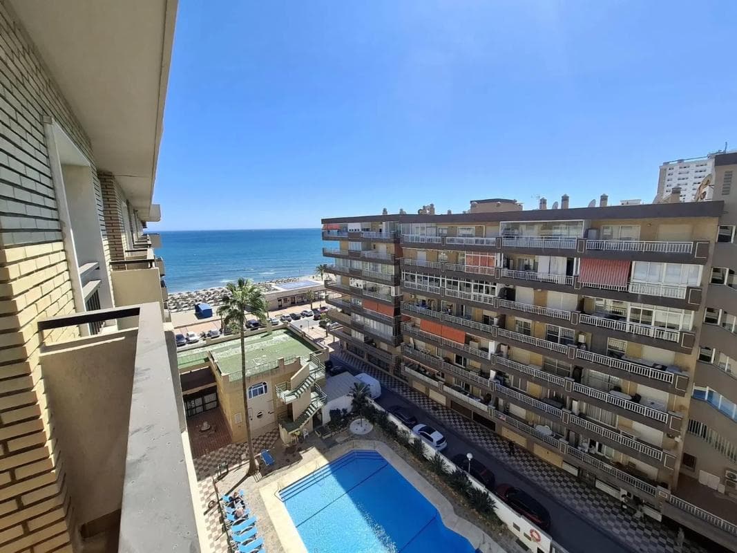 Sale of apartment in Calle las Deblas, 1, Fuengirola
photo 2