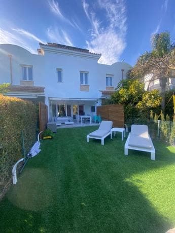 Chalet adosado en venta en Avenida del Higuerón s/n , Fuengirola thumbnail 2
