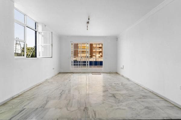 Piso en venta en Calle Churruca, Fuengirola
thumbnail 1