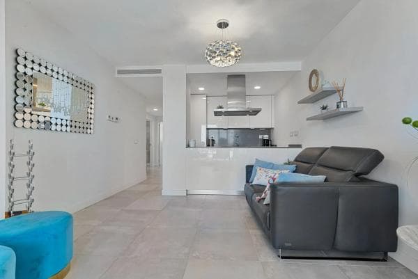 Apartment for sale in CL MARGARITA SALAS, 1, Fuengirola photo 1