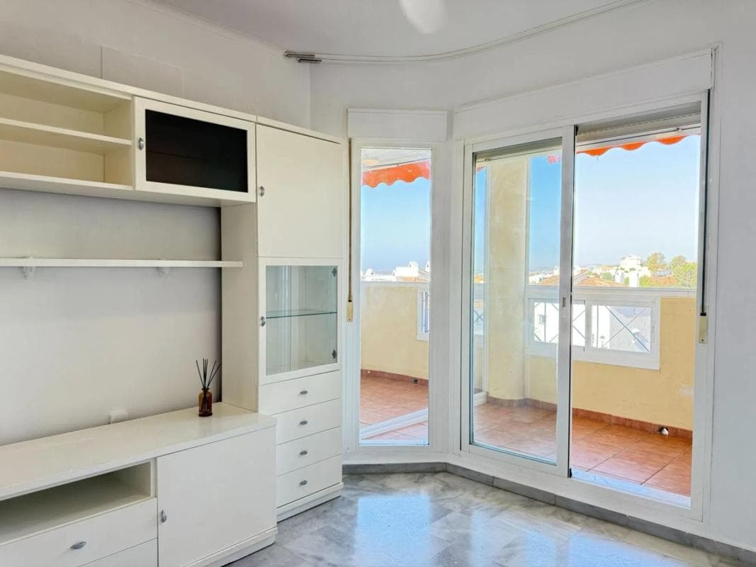 Sale of apartment in Calle Castaño, Fuengirola
photo 2
