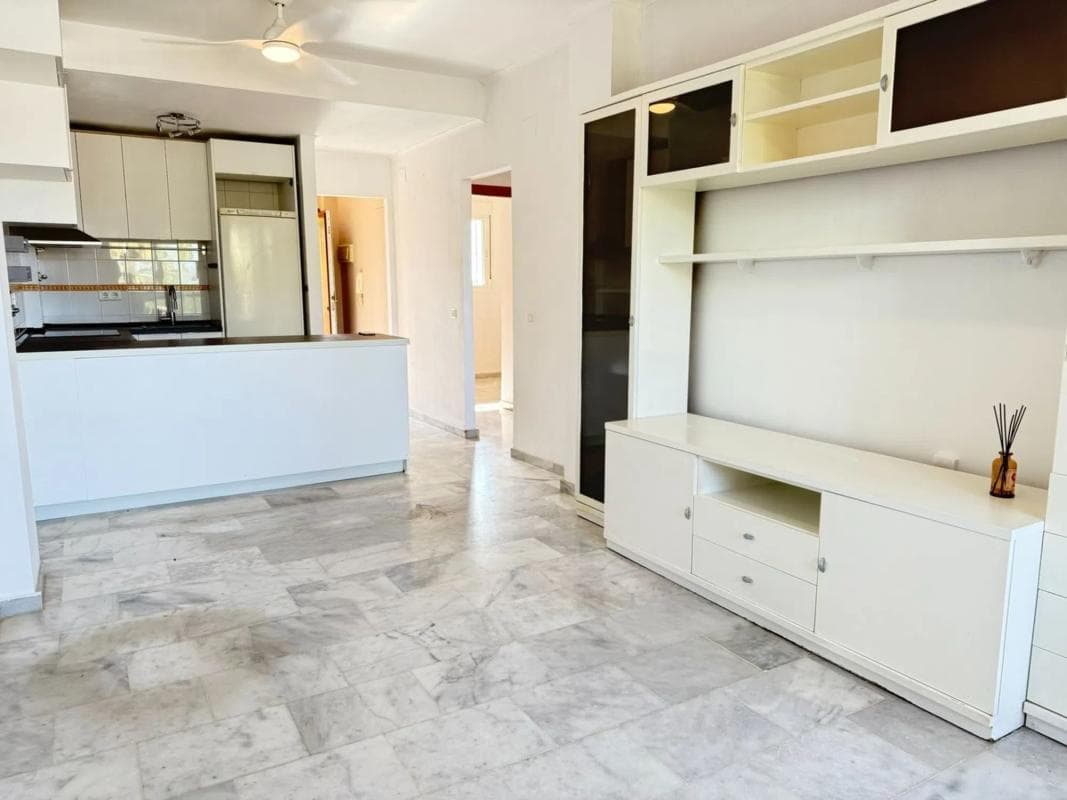 Sale of apartment in Calle Castaño, Fuengirola
photo 3