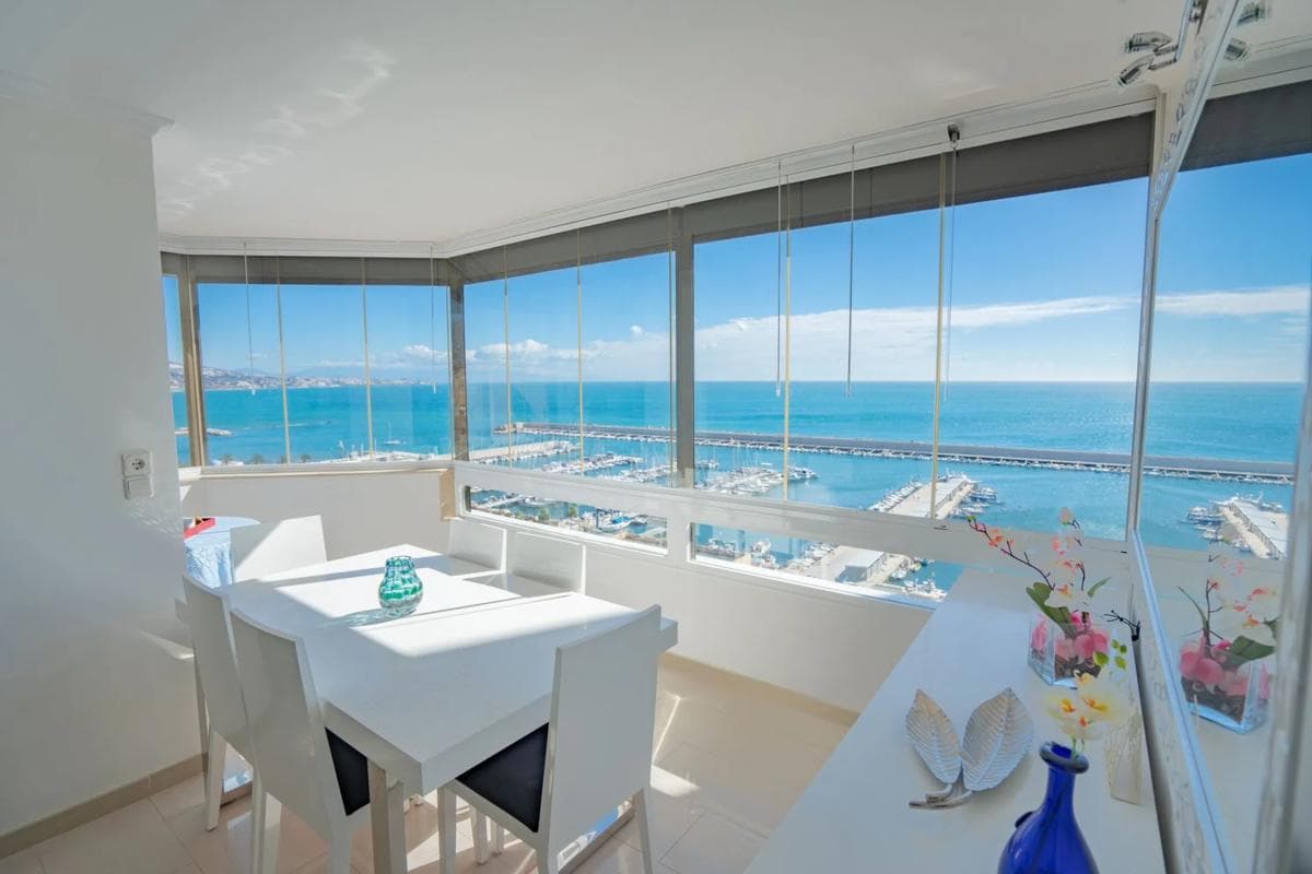 Sale of apartment in Paseo Marítimo Rey de España, 35, Fuengirola
photo 3