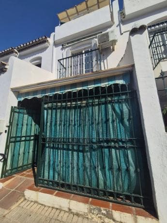 Chalet adosado en venta en Los Boliches , Fuengirola thumbnail 1