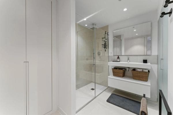 Apartment for sale in Avenida 8 de Marzo, Fuengirola thumbnail 1