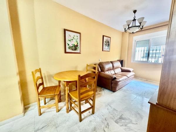 Piso en venta en Calle Víctor de la Serna s/n, Fuengirola
thumbnail 1