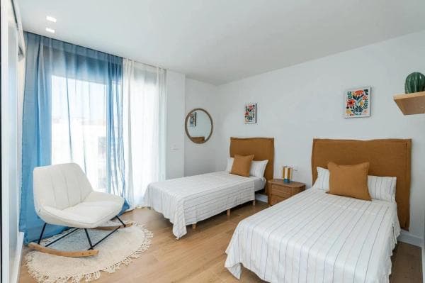 Apartment for sale in Avenida Condes de San Isidro, Fuengirola thumbnail 2