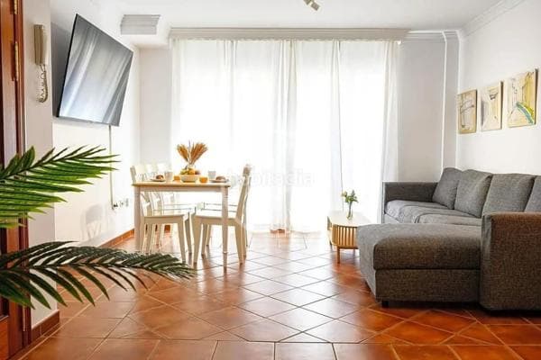 Piso en venta en Calle Francisco Cano, Fuengirola
thumbnail 1