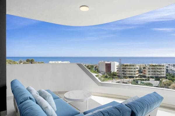 Apartment for sale in El Higuerón, Fuengirola thumbnail 2