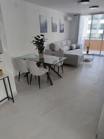 Piso en venta en Calle Oliva, 3, Fuengirola
thumbnail 1