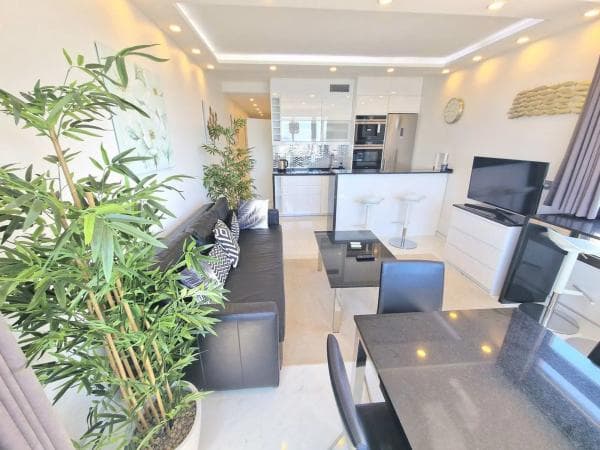 Piso en venta en Calle Martínez Catena, Fuengirola
thumbnail 2
