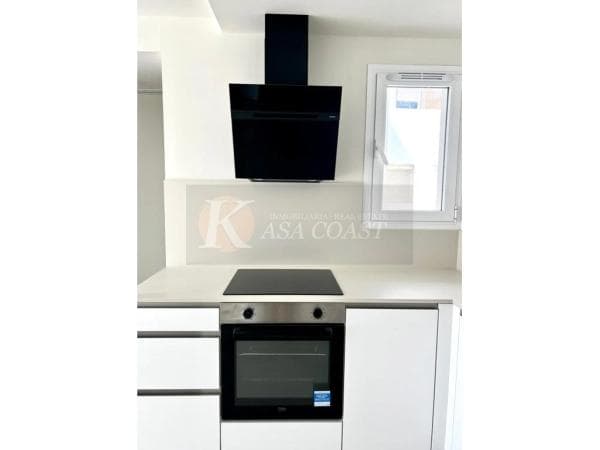 Apartment for sale in Zona Puerto Deportivo, Fuengirola thumbnail 2