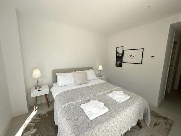 Piso en venta en Calle Leticia, Fuengirola
thumbnail 2