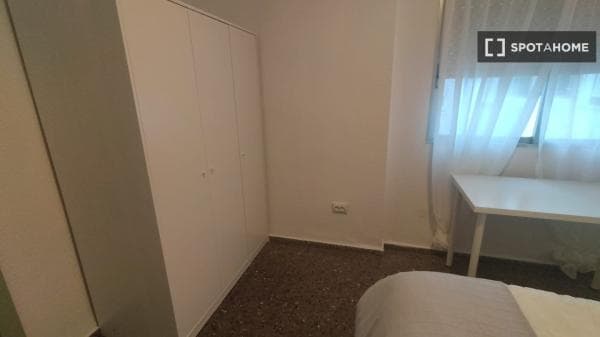 Habitación en piso compartido en valència thumbnail 1