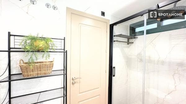 Estudio en alquiler en C. Cardenio, Madrid thumbnail 1
