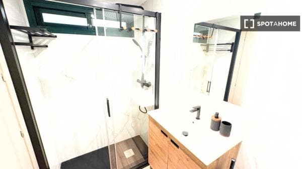 Estudio en alquiler en C. Cardenio, Madrid thumbnail 2
