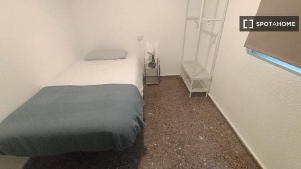Habitación en piso compartido en valència thumbnail 1