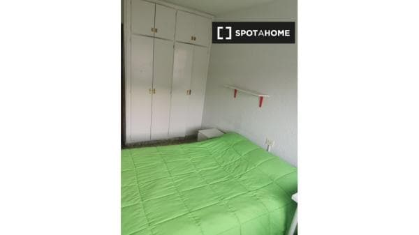 Habitación en piso compartido en Granada thumbnail 1