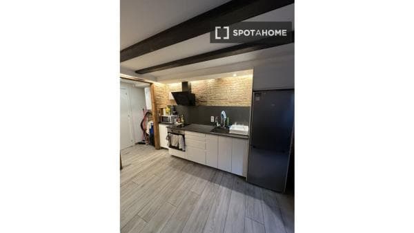 Estudio en alquiler en Carrer de Vila i Vilà, Barcelona photo 1