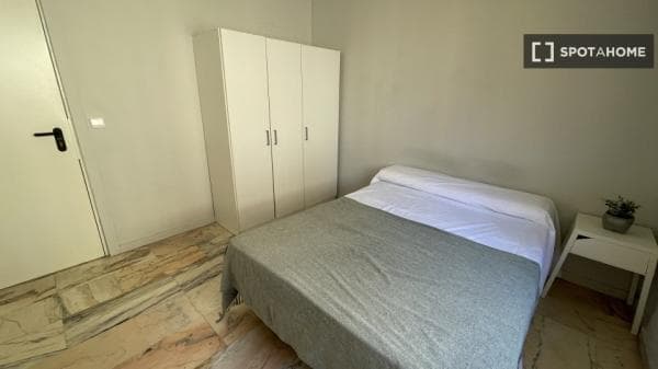 Habitación en piso compartido en Sevilla photo 1