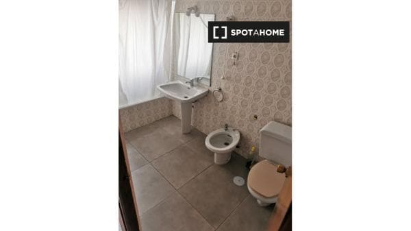 Habitación en piso compartido en Granada thumbnail 1