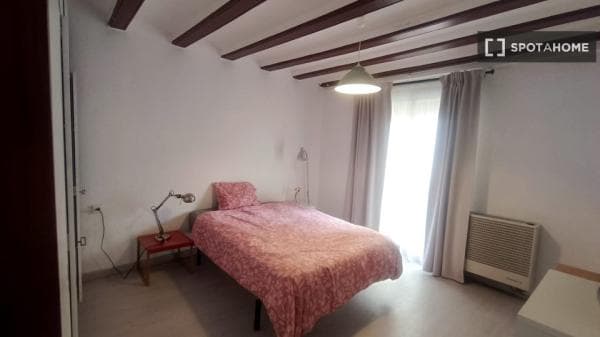 Habitación en piso compartido en barcelona. photo 1