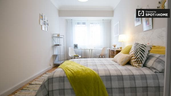 Acogedora habitación en apartamento de 4 dormitorios en Deusto, Bilbao photo 1