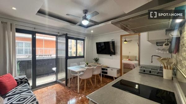 Estudio en alquiler en C/ de Méndez Núñez, València photo 1