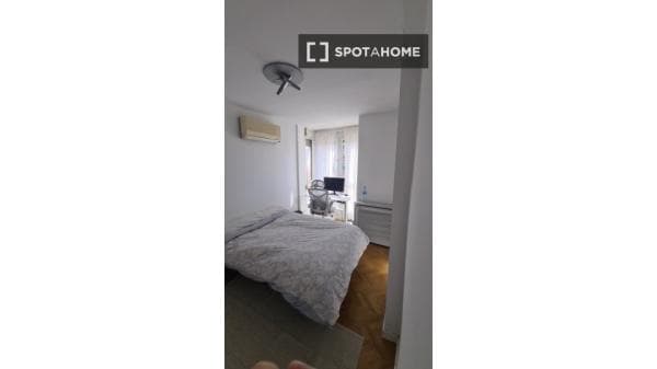 Habitación en piso compartido en madrid. photo 1