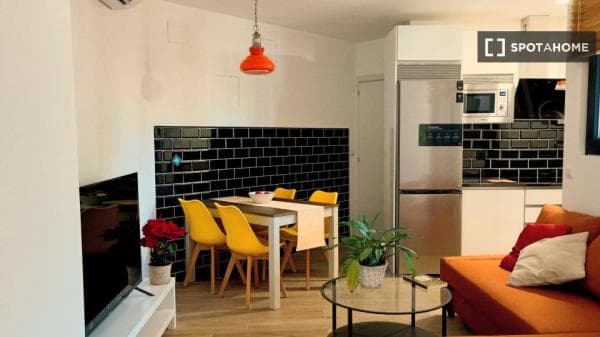 Habitación en piso compartido en alquiler en Almenara, Madrid. thumbnail 2