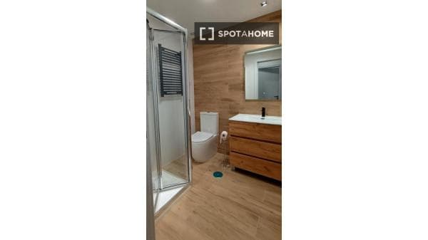 Habitación en piso compartido en alquiler en Almenara, Madrid. thumbnail 1