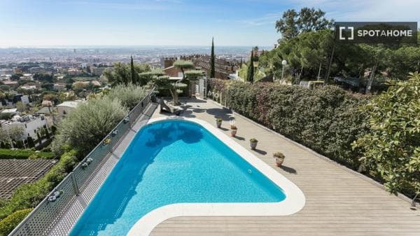 Habitación en piso compartido en barcelona. photo 1