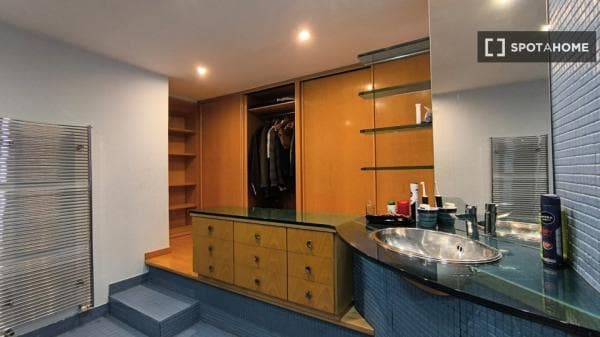 Habitación en piso compartido en barcelona. thumbnail 2