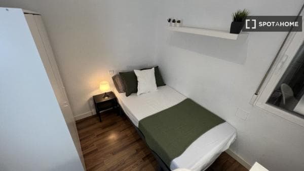 Habitación en piso compartido en alquiler en Ríos Rosas, Madrid thumbnail 2