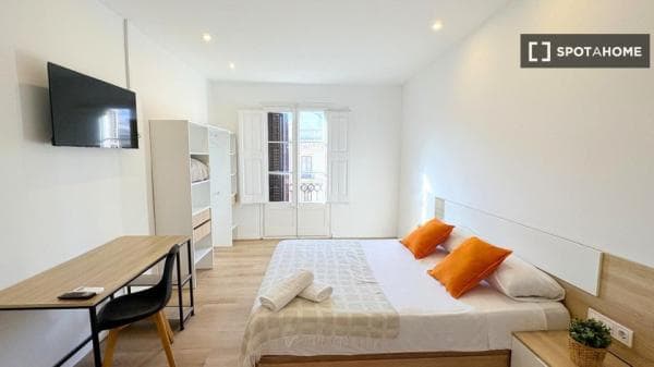 Habitación en piso compartido en barcelona. photo 1