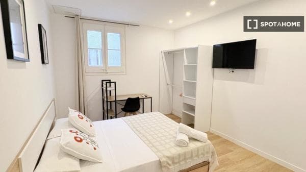 Habitación en piso compartido en barcelona. photo 1
