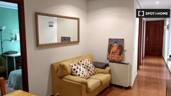 Piso en alquiler en C. de la Montera , Madrid thumbnail 1