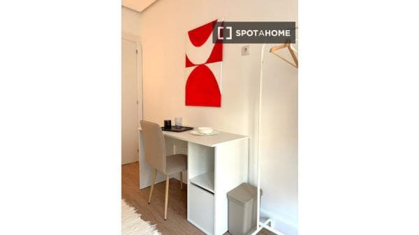 Habitación compartida de 7 habitaciones en alquiler en Leganés, Madrid thumbnail 2