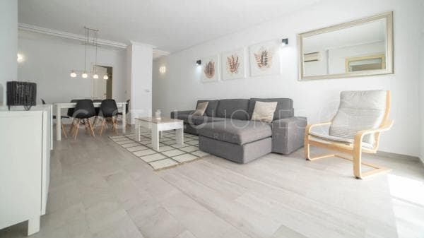 Venta de piso en Plaza de Capdepont, 4, Torrevieja
photo 1