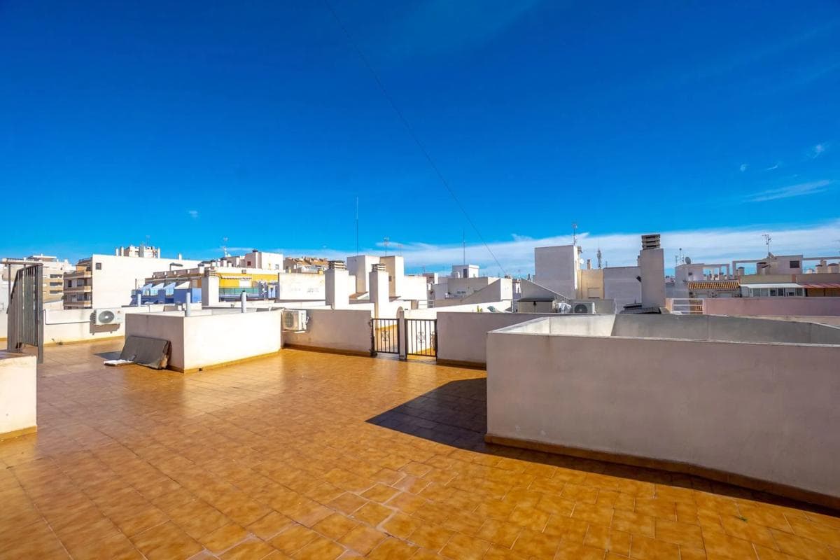 Sale of apartment in Calle Joaquín Chapaprieta, 105, Torrevieja
photo 5