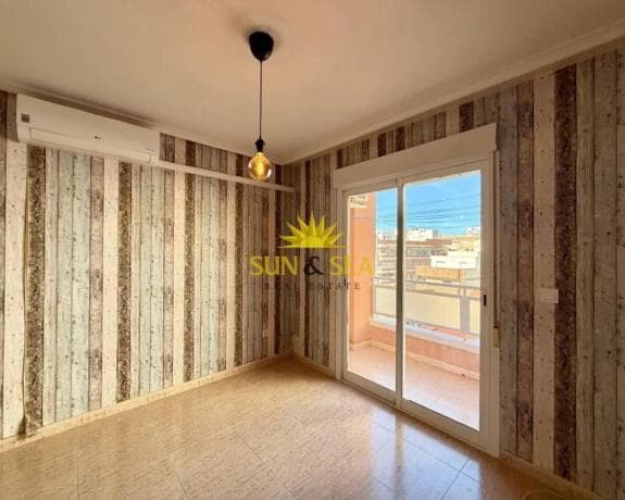 Sale of flat in Barrio Puerto Deportivo, Torrevieja
thumbnail 1