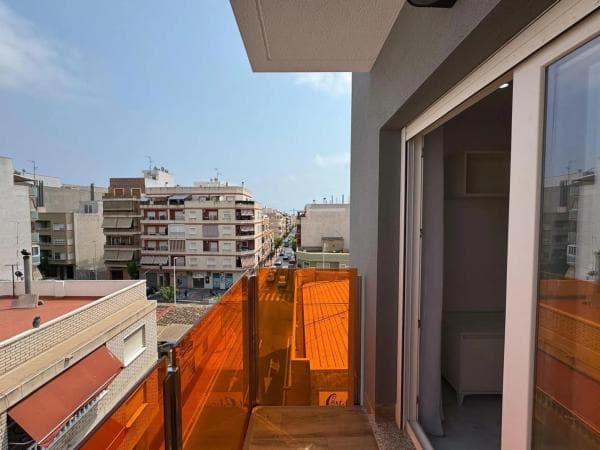 Sprzedaż mieszkania w Calle de Orihuela, Torrevieja
photo 1