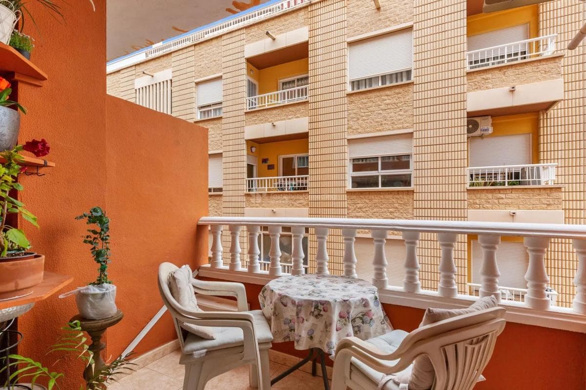 Sprzedaż mieszkania w Calle San Emigdio, 6, Torrevieja
photo 2