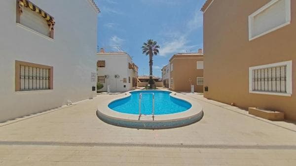 Sale of flat in Calle Mar Menor, Torrevieja
photo 1