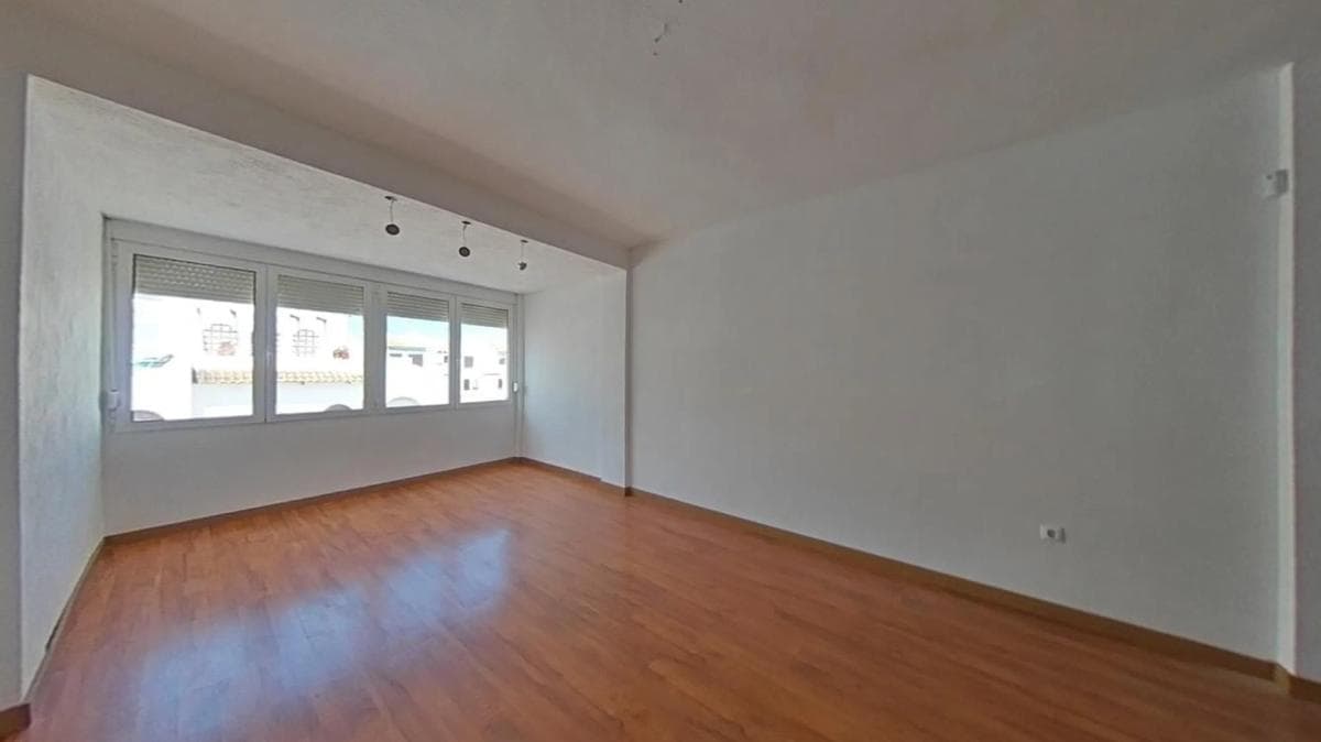 Sale of apartment in Calle Mar Menor, Torrevieja
photo 2