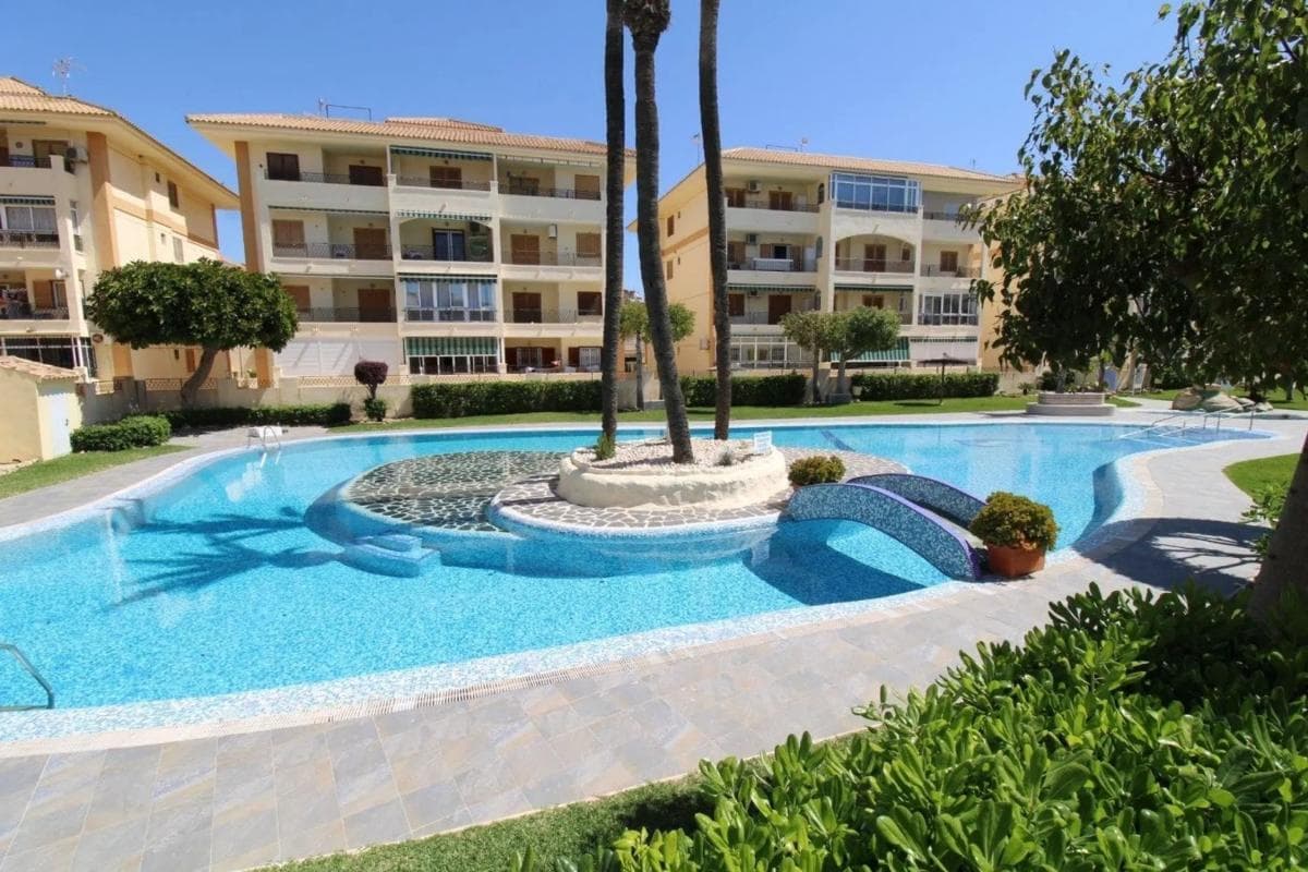 Sale of apartment in Calle Mar del Norte, 1, Torrevieja
photo 2